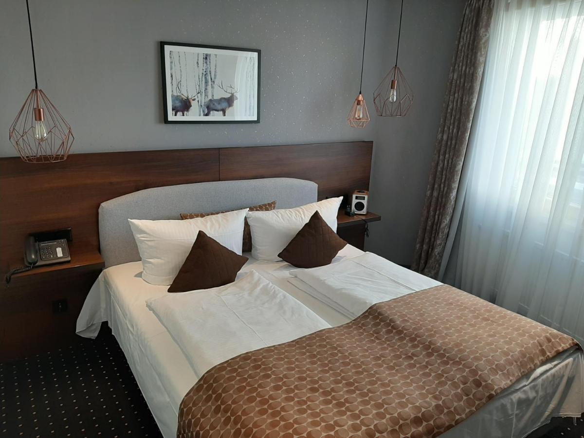 Lobinger Hotel Weisses Ross ลังเกอเนา ภายนอก รูปภาพ