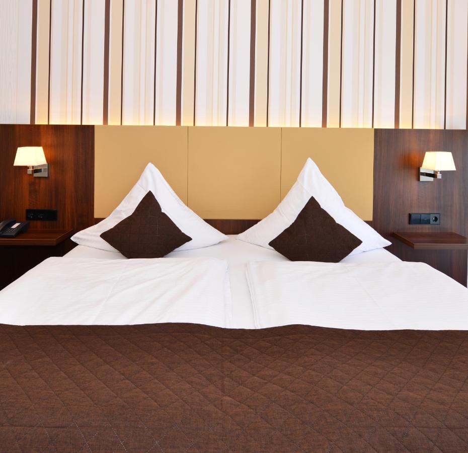 Lobinger Hotel Weisses Ross ลังเกอเนา ภายนอก รูปภาพ