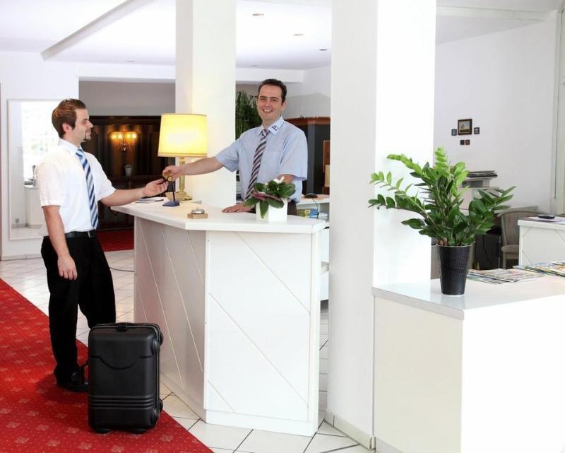 Lobinger Hotel Weisses Ross ลังเกอเนา ภายนอก รูปภาพ