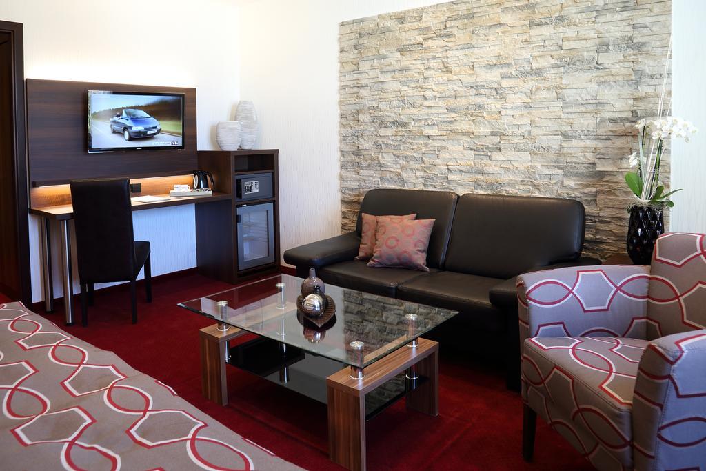 Lobinger Hotel Weisses Ross ลังเกอเนา ห้อง รูปภาพ