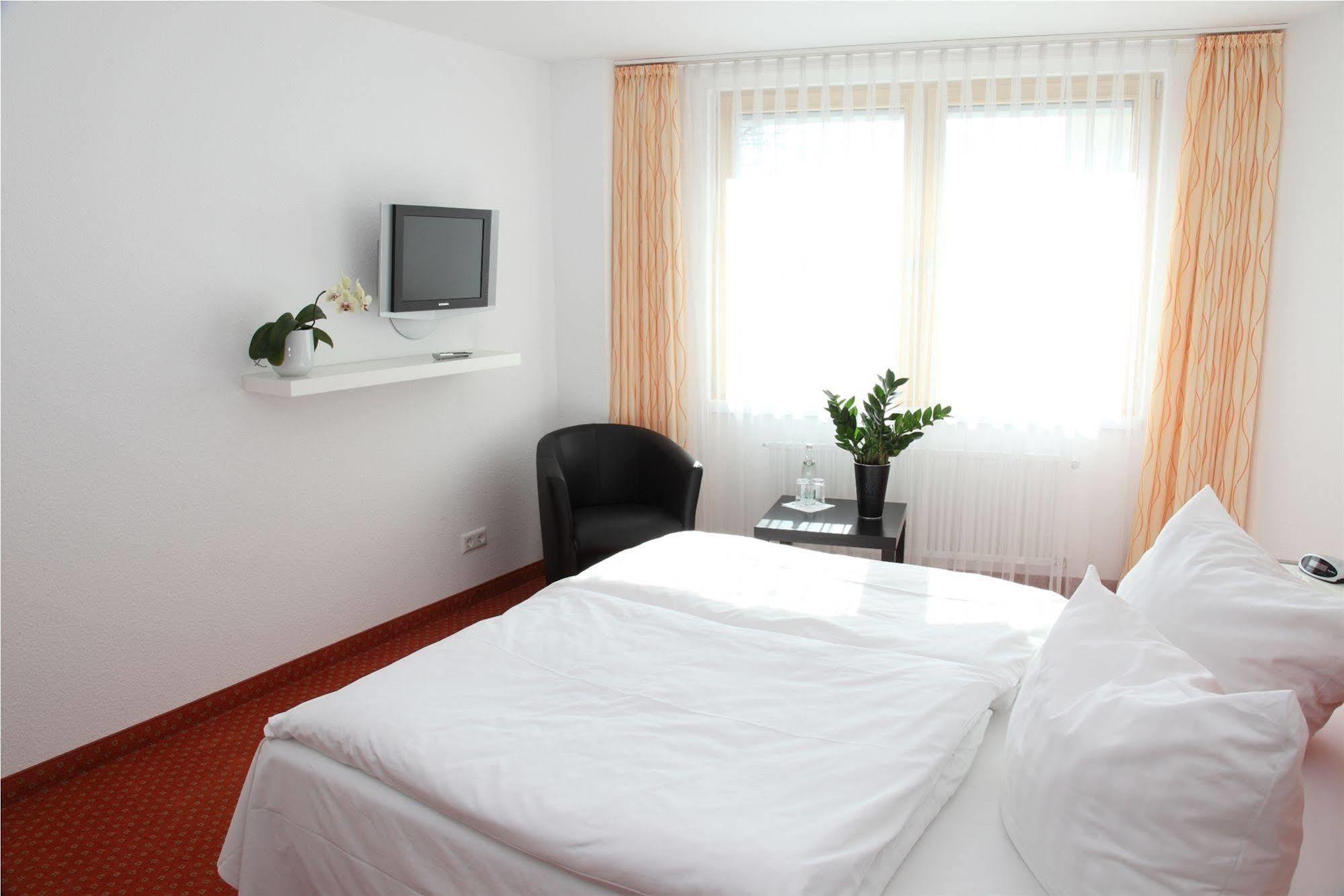 Lobinger Hotel Weisses Ross ลังเกอเนา ภายนอก รูปภาพ