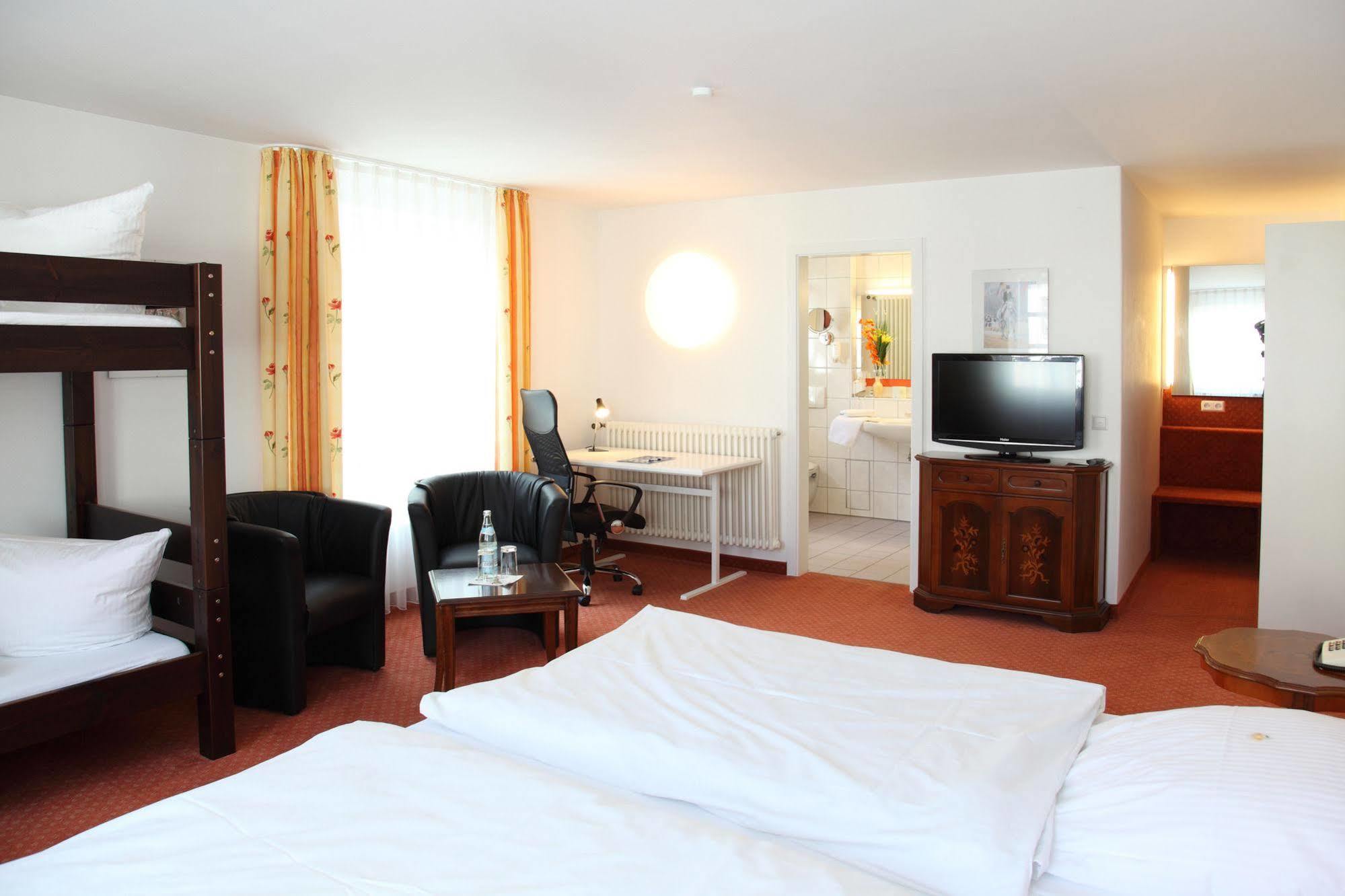 Lobinger Hotel Weisses Ross ลังเกอเนา ภายนอก รูปภาพ