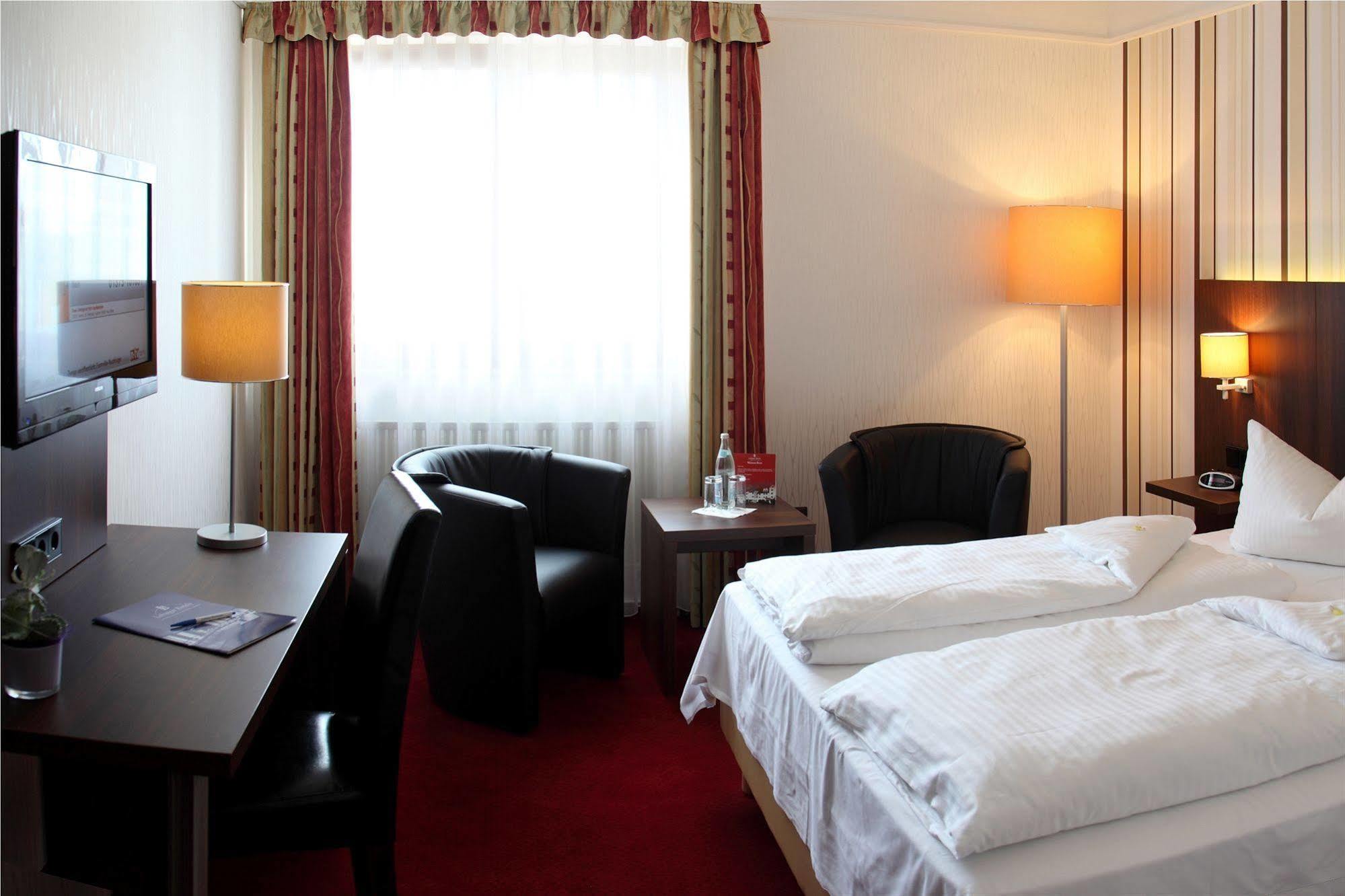 Lobinger Hotel Weisses Ross ลังเกอเนา ภายนอก รูปภาพ