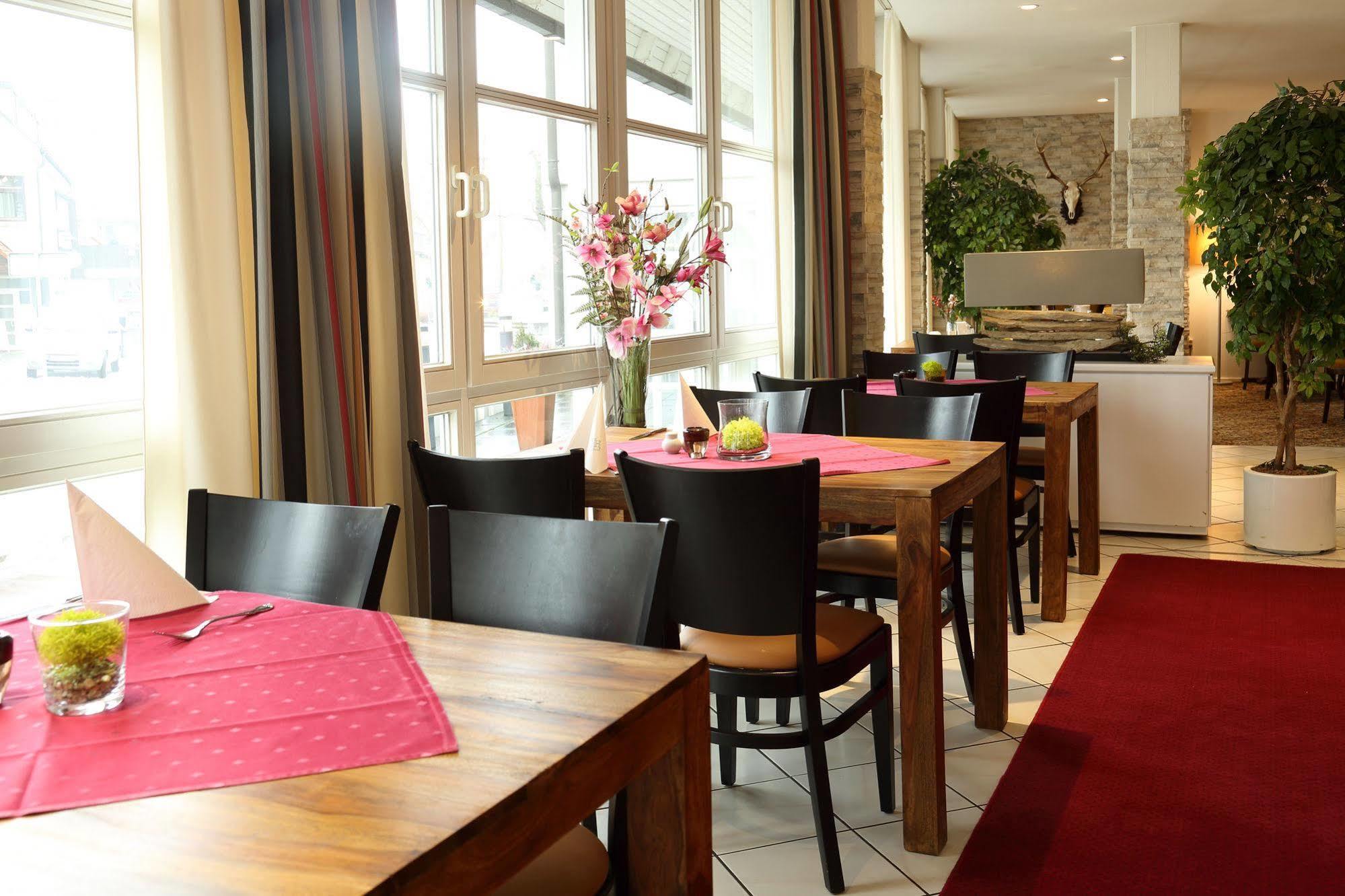 Lobinger Hotel Weisses Ross ลังเกอเนา ภายนอก รูปภาพ