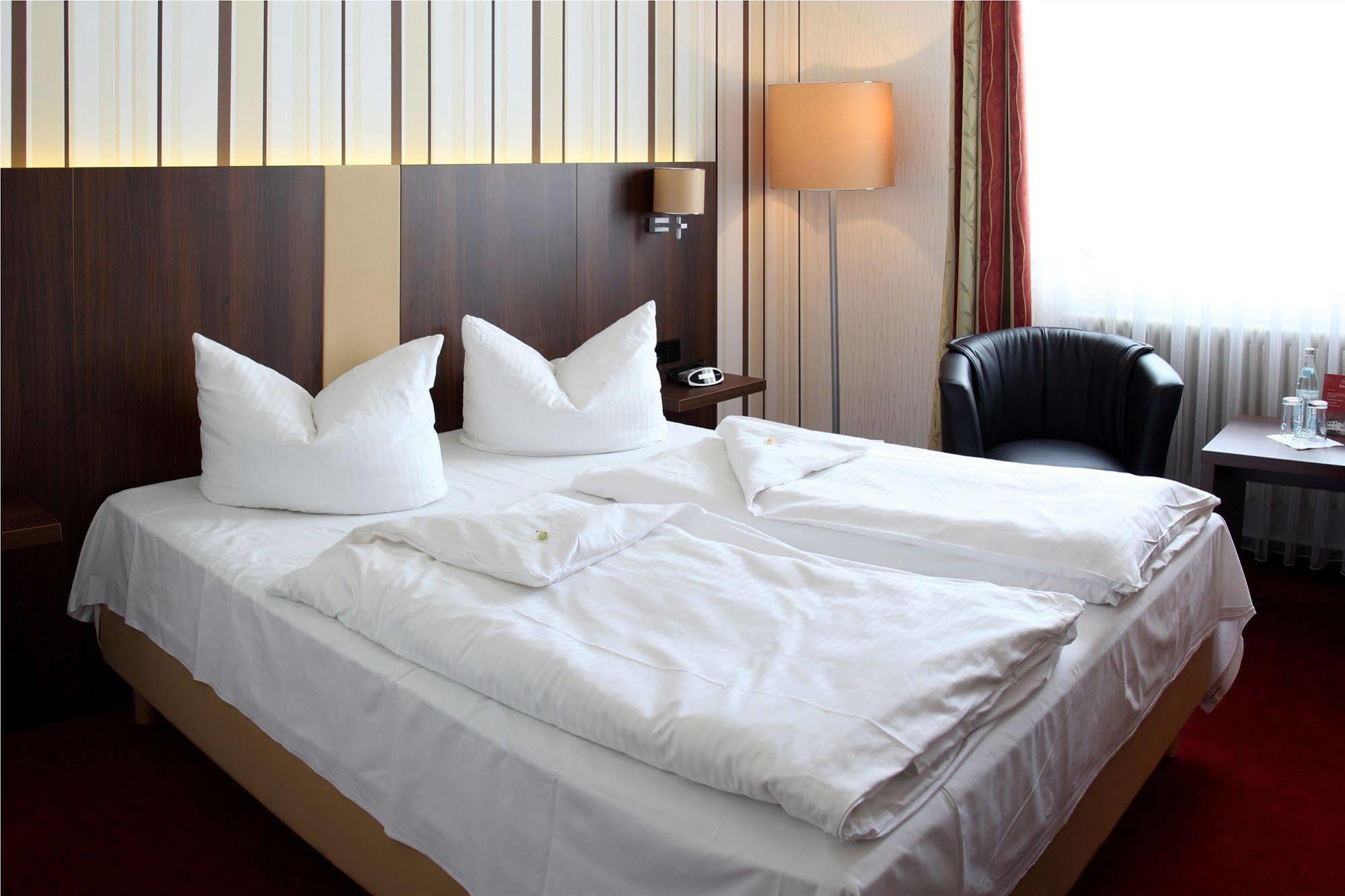 Lobinger Hotel Weisses Ross ลังเกอเนา ภายนอก รูปภาพ