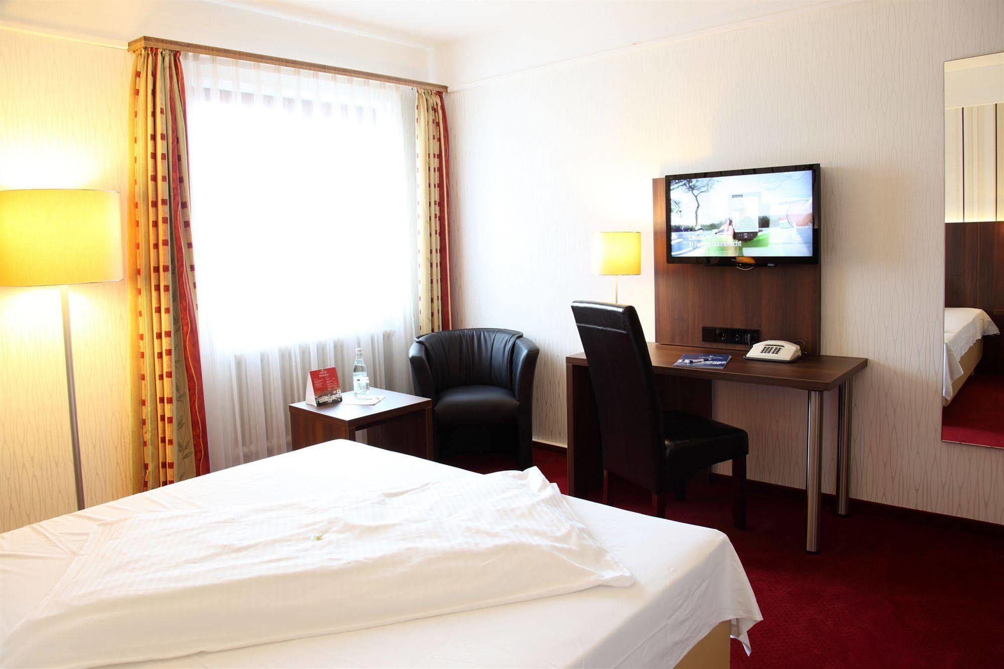 Lobinger Hotel Weisses Ross ลังเกอเนา ภายนอก รูปภาพ